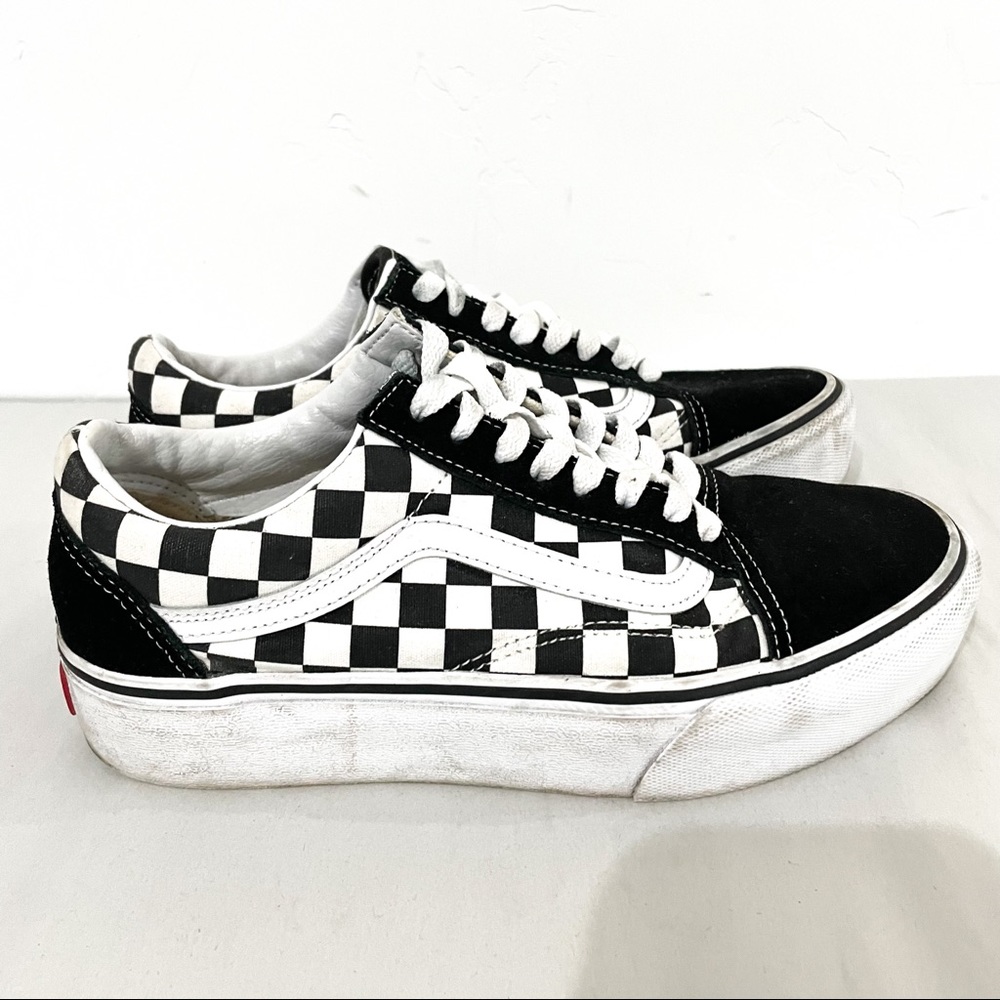 Vans white and black checkered platform speakers sz 8